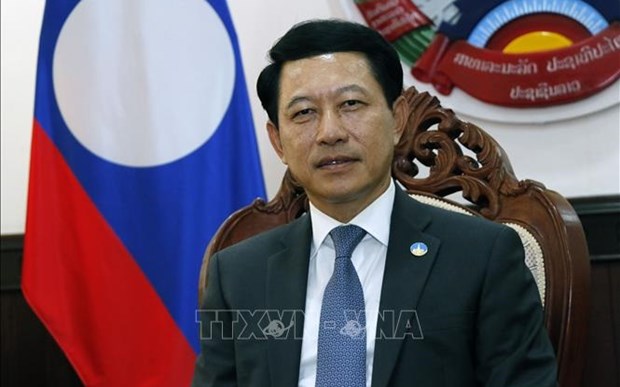老挝外交部部长沙伦塞·贡马西：阮春福访老充分体现越老两国独一无二的特殊关系 hinh anh 1
