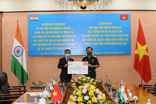 越南国防部接收印度政府援助的500万美元 hinh anh 1
