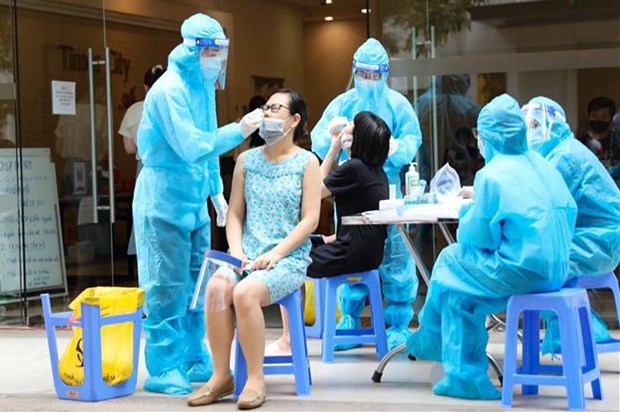 8月12日早上越南新增4642例确诊病例 新冠疫苗接种量超过1200万剂 hinh anh 1