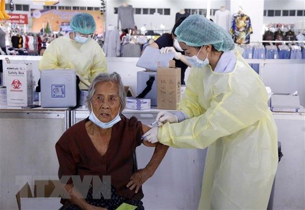 新冠肺炎疫情：老挝社区感染病例继续增加 泰国死亡病例增高 hinh anh 1