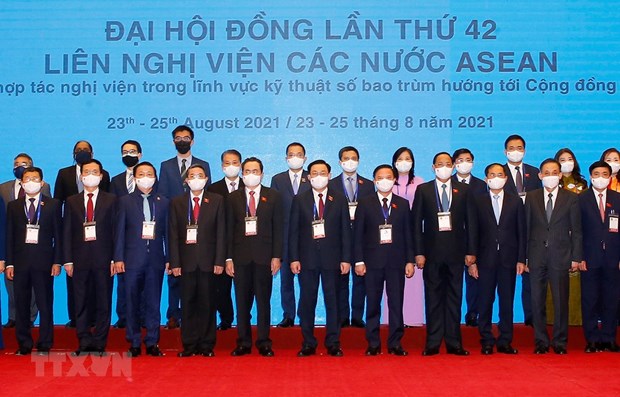 AIPA-42:老挝国会主席提出3项建议 hinh anh 1
