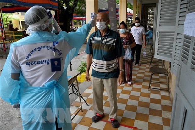 新冠肺炎疫情：尽管遭受疫情影响但老挝经济仍保持增长势 hinh anh 1