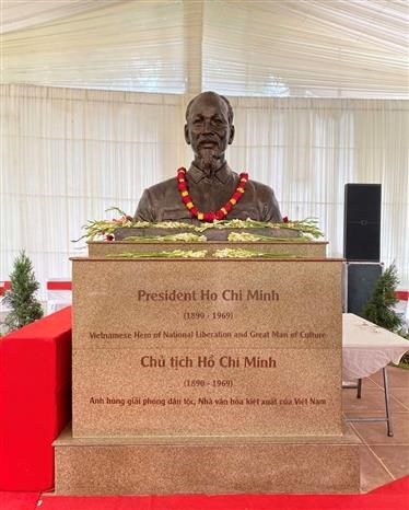 越南国庆76周年：胡志明主席塑像安放仪式在新德里举行 hinh anh 2