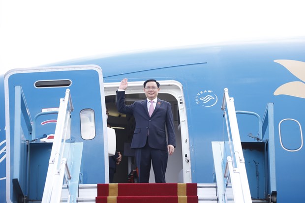 越南国会主席王廷惠启程出席第五次世界议长大会 hinh anh 1