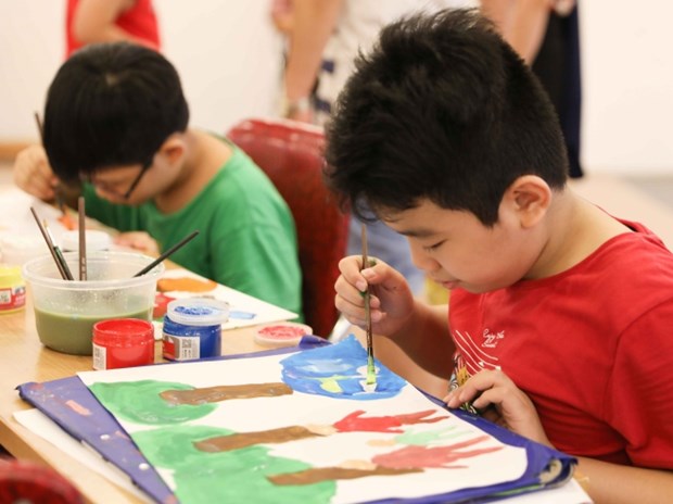 越南美术博物馆为儿童们举行在线创新空间体验活动 hinh anh 1