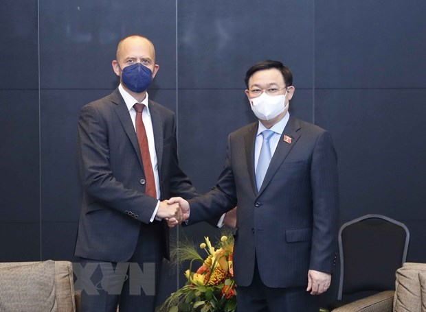 越南国会主席王廷惠会见西门子能源公司领导 hinh anh 1