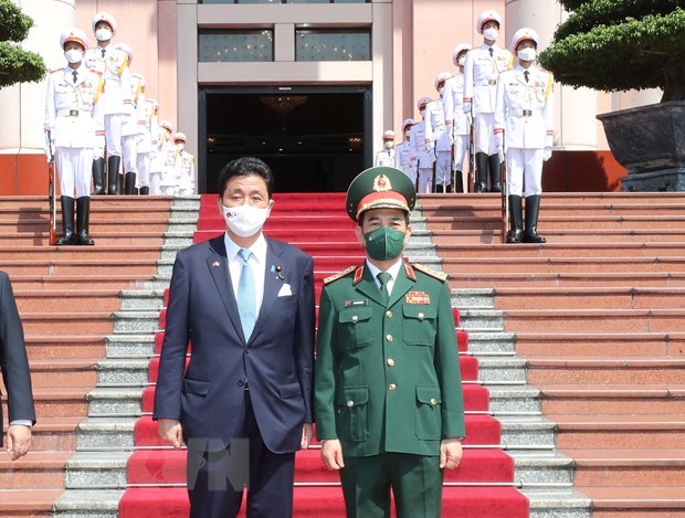 日本防卫大臣岸信夫对越南进行正式访问 hinh anh 1