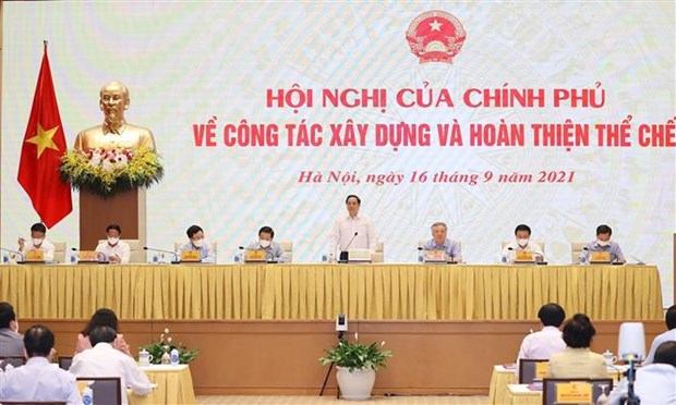 范明政总理：在完善体制建设中着力打击反腐败、反消极现象和 “利益团体”问题 hinh anh 1