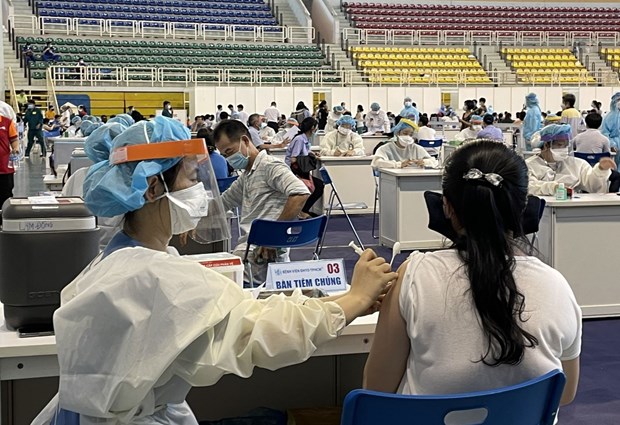 胡志明市完成新冠疫苗第一剂接种 确诊病例比例有所下降 hinh anh 1