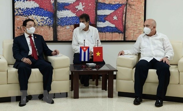 越共中央内政部领导会见古巴共产党领导 hinh anh 1