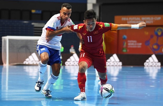 立陶宛2021国际足联室内五人制足球世界杯：越南队2-3败给俄罗斯队止步于16强赛 hinh anh 2