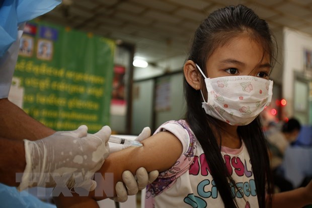东南亚新冠肺炎疫情：柬埔寨连续第7天新增病例大幅下降 老挝万象社区病例呈下降趋势 hinh anh 1