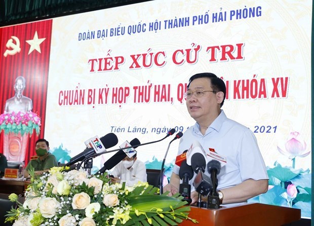 越南国会主席王廷惠与海防市先朗县选民接触 hinh anh 1