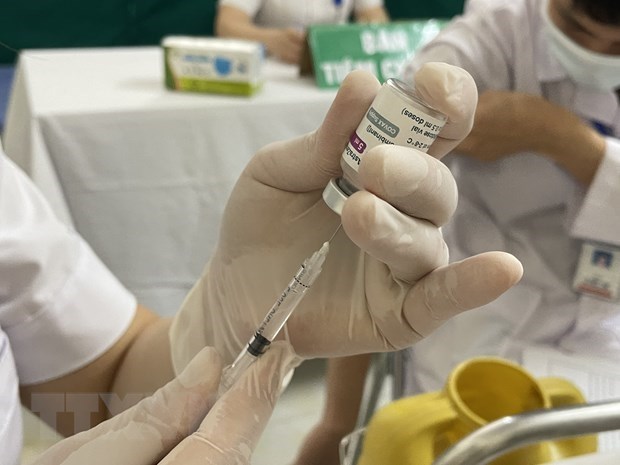 全部在越外国人将于十月底前获接种疫苗 hinh anh 1