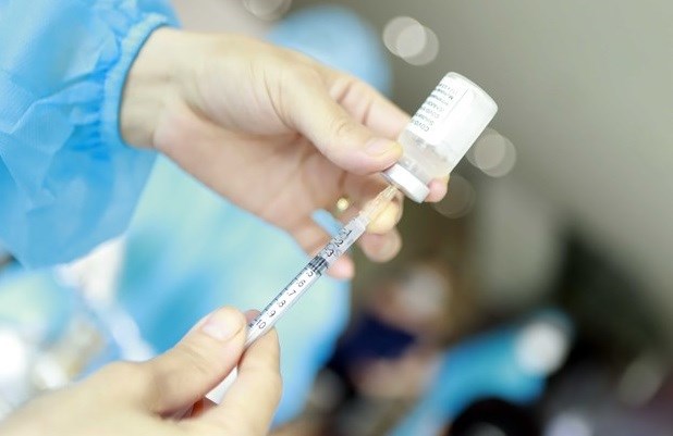卫生部制定12岁至17岁青少年人群新冠疫苗接种路线图 hinh anh 1