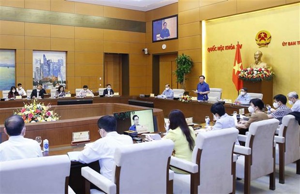 越南国会主席王廷惠：确保财政和货币政策之间的协调与融合 hinh anh 2