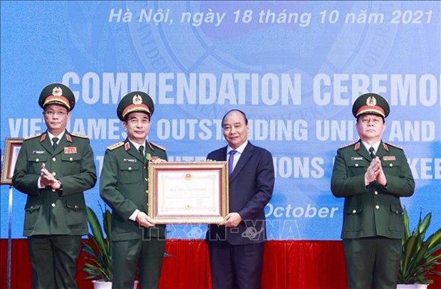 越南国家主席表彰在参与联合国维和行动中取得优异成绩的集体和个人 hinh anh 1