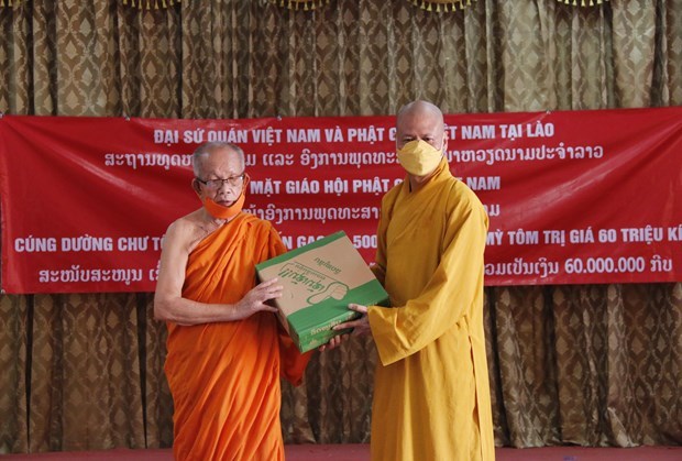 越南佛教协会助力老挝中央佛教联盟渡过疫情难关 hinh anh 2