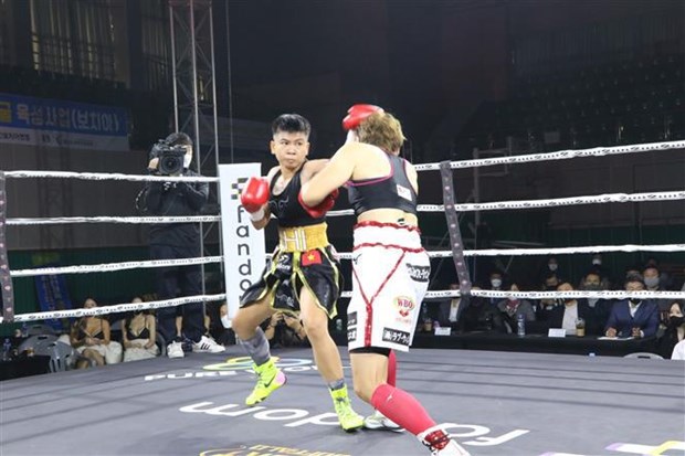 越南女子拳击运动员阮氏秋儿获得世界拳击组织轻量级国际拳王金腰带 hinh anh 3
