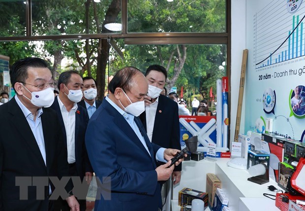 国家主席阮春福造访由老年人管理的模范企业 hinh anh 2