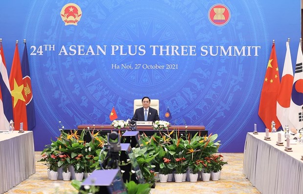 越南政府总理范明政出席东盟与中日韩领导人会议 hinh anh 1