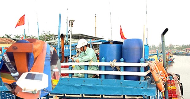 茶荣省超过200艘渔船安装远程监控设备 hinh anh 1