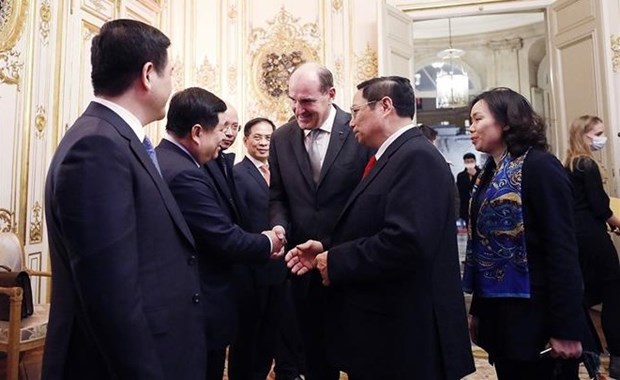 越南政府总理范明政与法国总理让·卡斯特克斯举行会谈 hinh anh 1