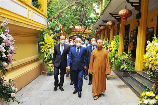 越南祖国阵线中央委员会主席杜文战走访越南佛教协会 hinh anh 2