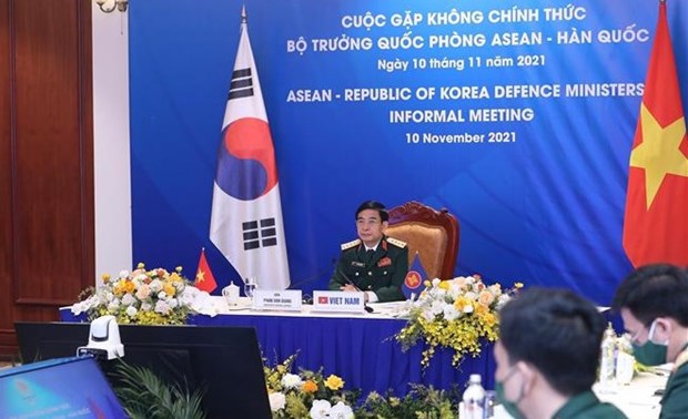 东盟与韩国防长举行非正式会晤 hinh anh 1