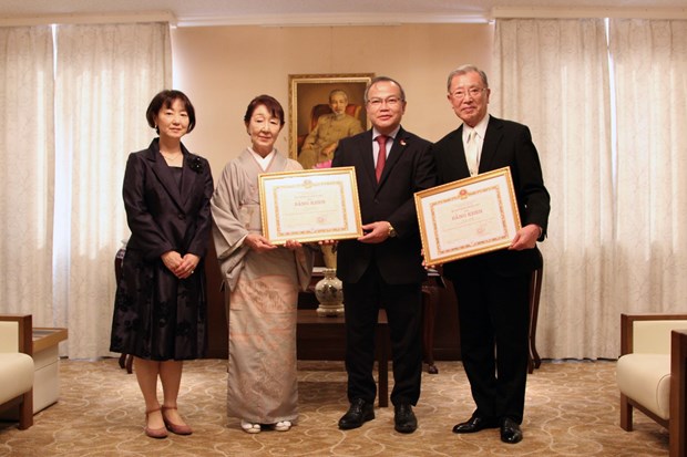 日本绘画收藏家荣获越南外交部颁发的荣誉证书 hinh anh 1