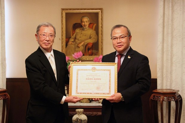 日本绘画收藏家荣获越南外交部颁发的荣誉证书 hinh anh 2