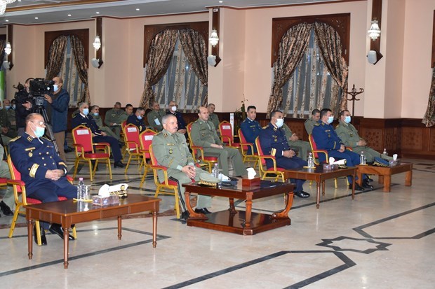 关于越南可持续发展的座谈会在阿尔及利亚蒂帕萨省举行 hinh anh 2