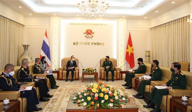 越南国防部部长潘文江会见泰国驻越南大使尼康德·巴兰库拉 hinh anh 1