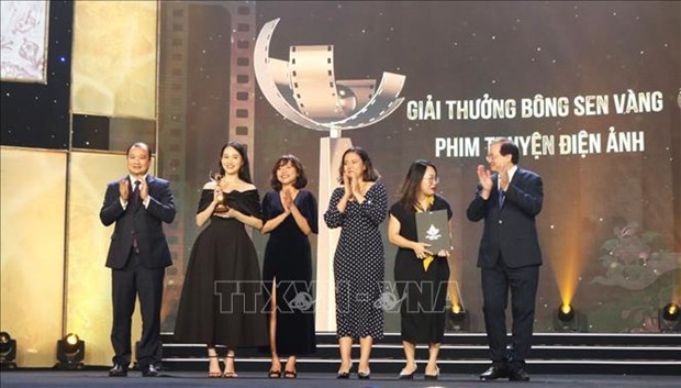 越南故事影片《碧眼》荣获2021年第22届越南电影节的金莲奖 hinh anh 1