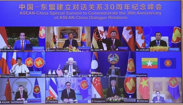 越南政府总理范明政出席东盟—中国建立对话关系30周年纪念峰会 hinh anh 2