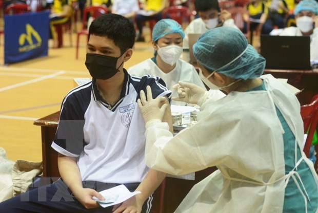11月23日上午 河内市开始为15~17岁儿童接种辉瑞疫苗 hinh anh 1