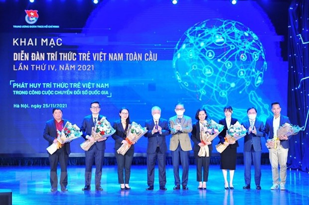 第四届全球越南青年知识分子论坛开幕 尊重并发挥知识分子队伍的作用 hinh anh 1