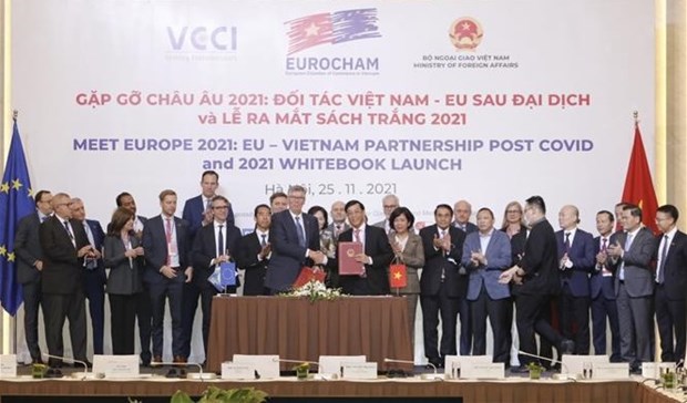 相遇欧洲2021：新冠疫情后的越南—欧盟伙伴关系暨发布2021年EuroCham白皮书 hinh anh 1