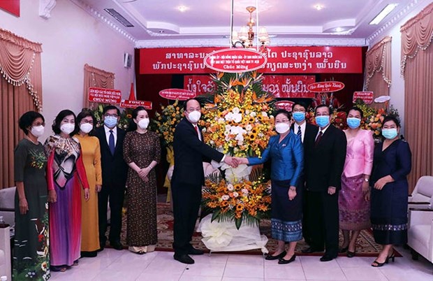 胡志明市领导祝贺老挝国庆节 hinh anh 1