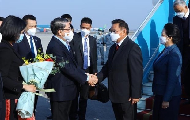 老挝国会主席赛宋蓬·丰威汉开始对越南进行的正式访问 hinh anh 1