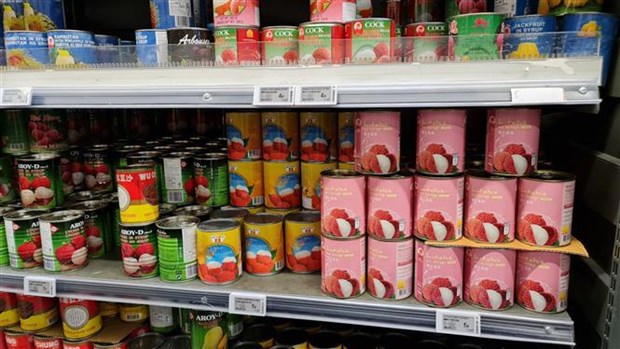 首批越南荔枝罐头在法国最大亚洲连锁超市上架 hinh anh 1