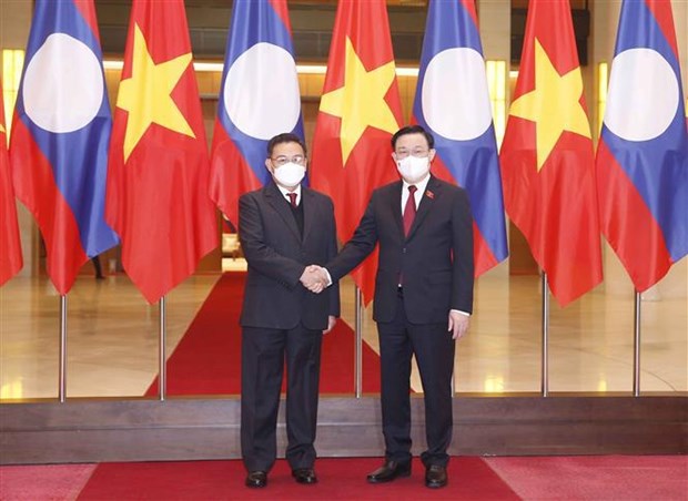 老挝媒体纷纷报道老挝国会主席访越之旅 hinh anh 1