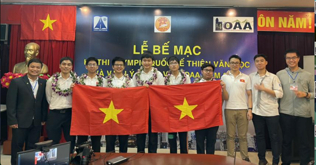 越南学生获得国际天文学和天体物理学奥赛5枚奖牌 hinh anh 1