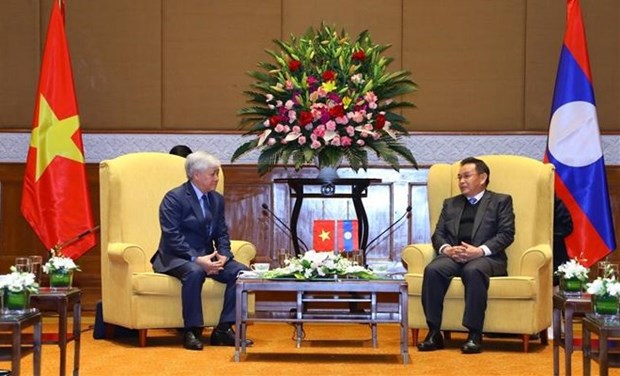越南祖国阵线中央委员会主席杜文战会见老挝人民民主共和国国会主席赛宋蓬·丰威汉 hinh anh 1