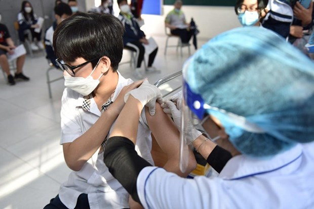 越南卫生部力争到2022年中旬基本完成第三剂新冠疫苗接种工作 hinh anh 2
