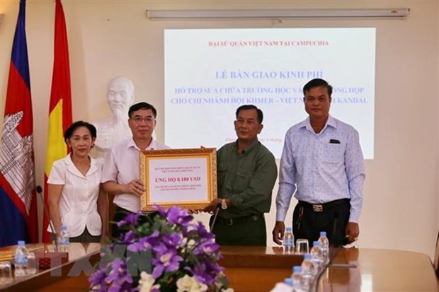 越南Agribank支持柬埔寨高棉-越南协会分会驻地建设 hinh anh 1