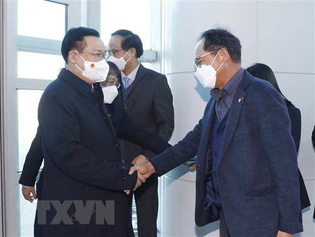 越南国会主席王廷惠抵达首尔 开始对韩国进行正式访问 hinh anh 1
