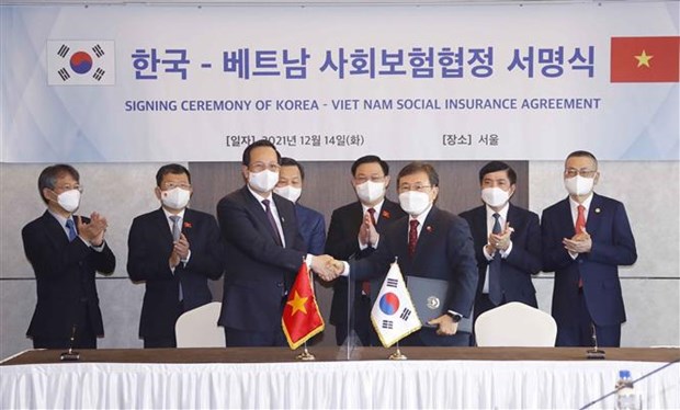 越南与韩国签署社会保险双边协定 hinh anh 1