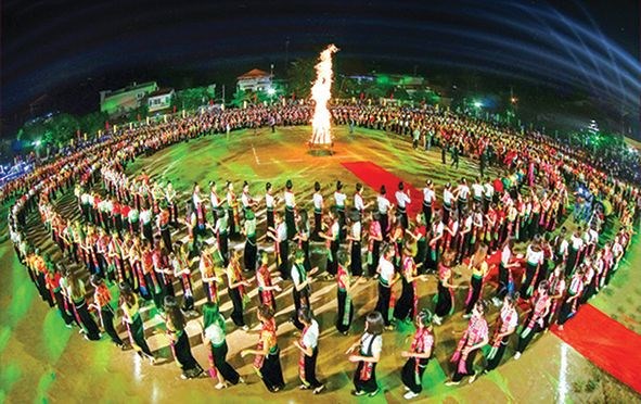 12月15日UNESCO将对越南泰族群舞档案进行审议 hinh anh 1