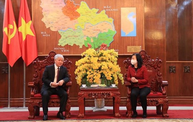 越南祖国阵线中央委员会主席杜文战圣诞节走访慰问宗教界人士 hinh anh 2